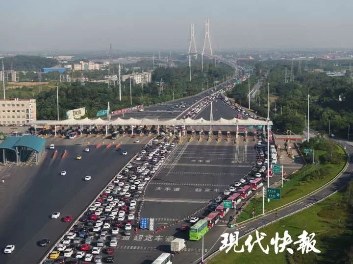 江苏高速拥堵超24小时,航拍视频惊人!